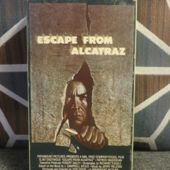 ESCAPE FROM ALCATRAZ - 1979 - VHS (1989 Release) - Picture 1 of 8